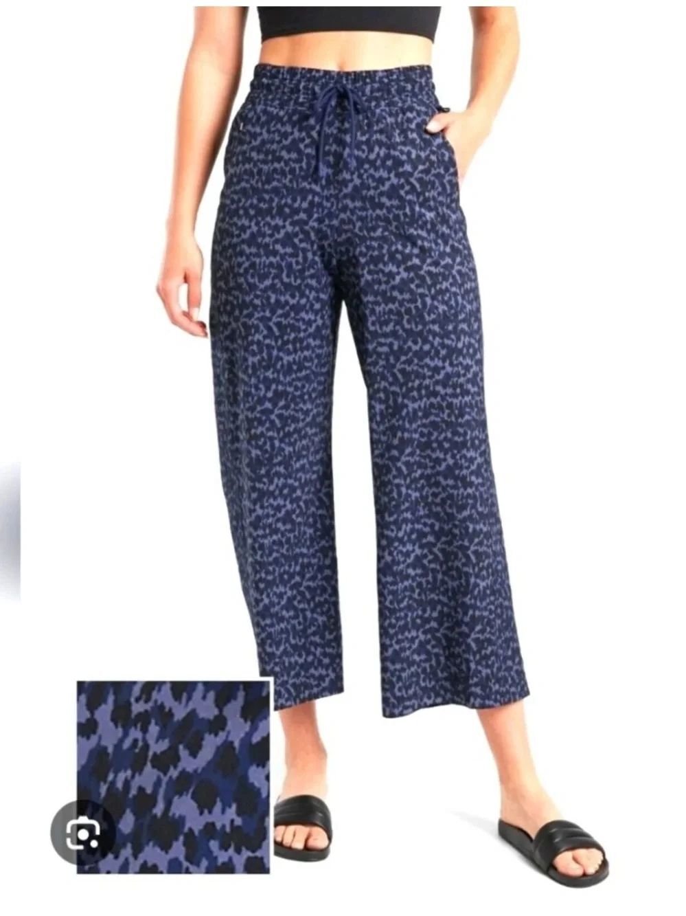 Athleta Avenue Printed Wide Leg CROP pants. Allure Navy, size 8